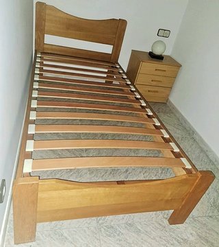 Cama de madera con somier 180 x 90 cm
