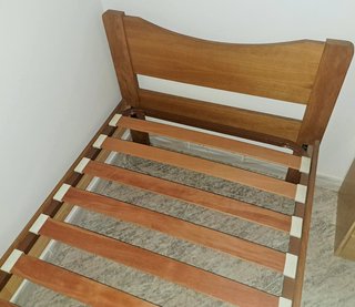 Cama de madera con somier 180 x 90 cm