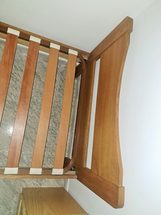 Cama de madera con somier 180 x 90 cm