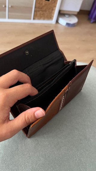 Cartera de piel con diseño