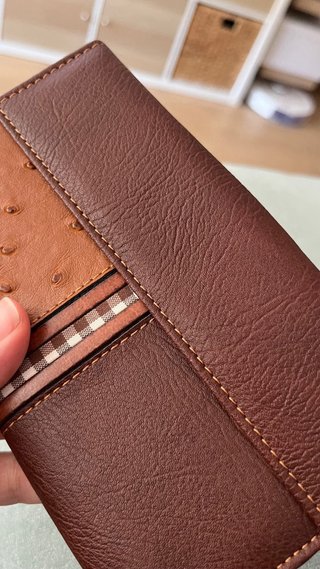 Cartera de piel con diseño