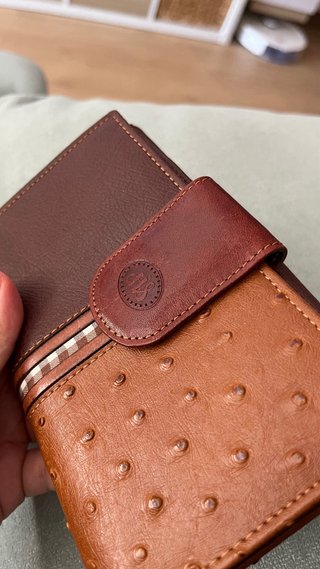 Cartera de piel con diseño
