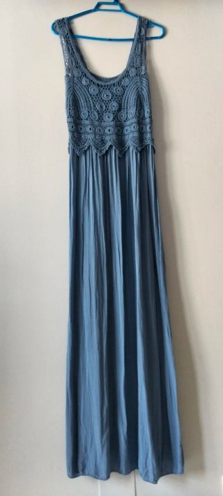 Vestido azul con crochet