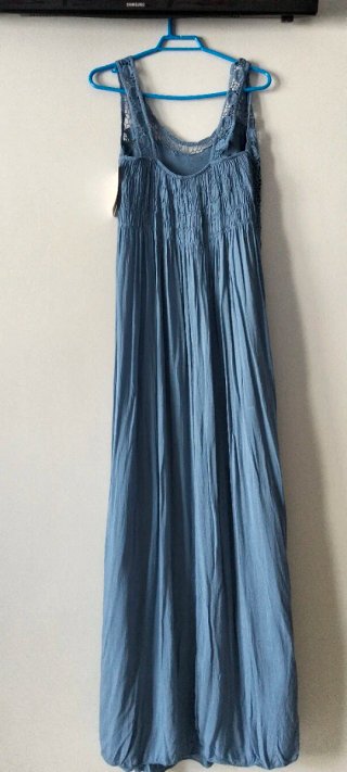 Vestido azul con crochet