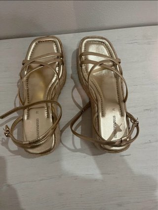 Espartos Stradivarius Dorados Talla 38