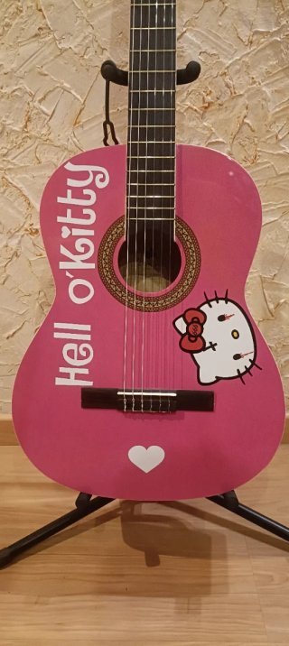 Guitarra "Hell o' Kitty" - ¡Para rockeros tiernos