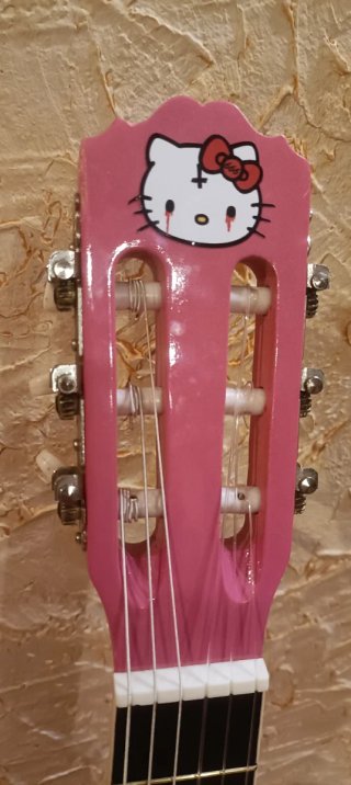 Guitarra "Hell o' Kitty" - ¡Para rockeros tiernos