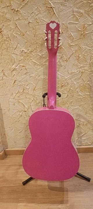 Guitarra "Hell o' Kitty" - ¡Para rockeros tiernos