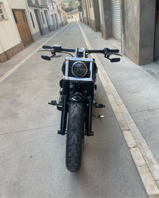 Harley Davidson Breakout Negra