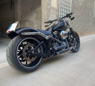 Harley Davidson Breakout Negra