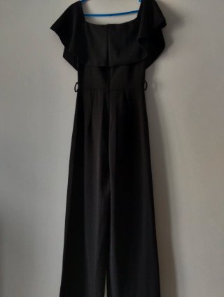 Mono negro escotado