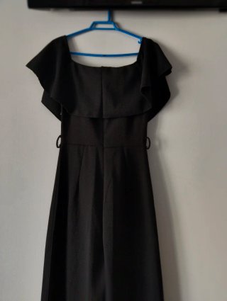 Mono negro escotado