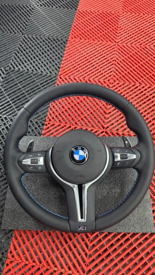 Volante BMW Tipo M con Costuras Azules