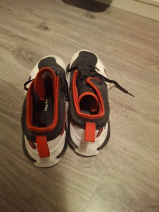 Zapatillas Baloncesto Jordan Negras Rojas