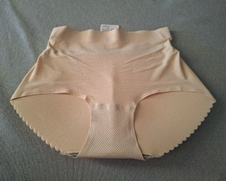 Braguita reductora y eleva glúteos beige
