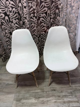 Lote 2 sillas diseño moderno Usadas