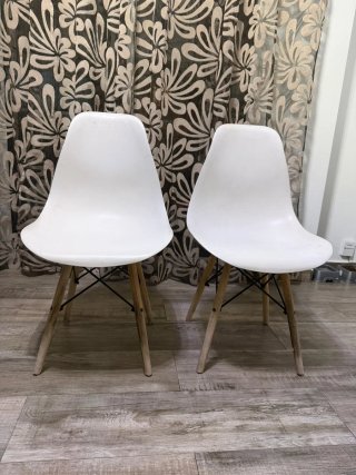 Lote 2 sillas diseño moderno Usadas