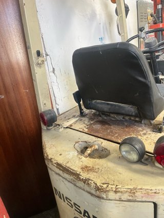 Carretilla elevadora Nissan y traspaleta