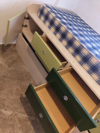 Cama nido con almacenaje beige y verde