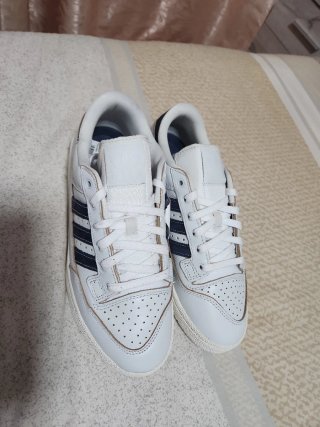 Zapatillas Adidas Blancas y Azules