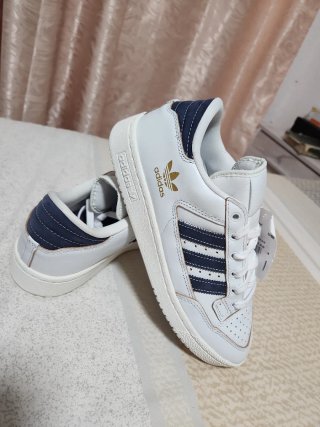 Zapatillas Adidas Blancas y Azules