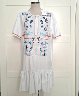Vestido blanco bordado T-40 sfera.  Nuevo con etiq