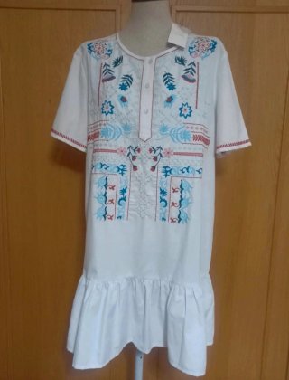 Vestido blanco bordado T-40 sfera.  Nuevo con etiq