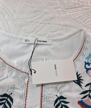 Vestido blanco bordado T-40 sfera.  Nuevo con etiq