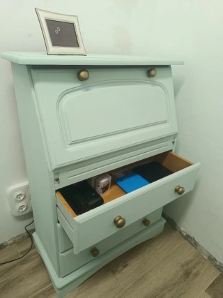 Escritorio Secreter Mint con Detalles Dorados
