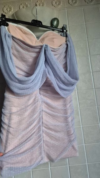 Abito rosa e blu