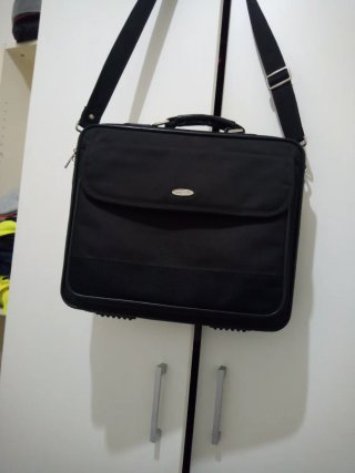 Maletín portátil y accesorios negro