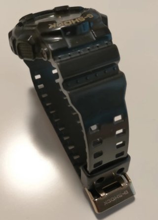 Reloj Casio G-Shock GA-110GB. Negro y Dorado