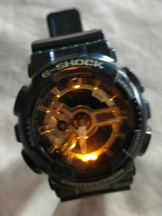 Reloj Casio G-Shock GA-110GB. Negro y Dorado