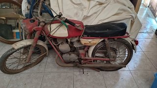 Ducati Moped Roja y Blanca Antigua