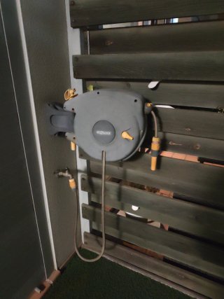 Manguera Hozelock con recogedor automático.
