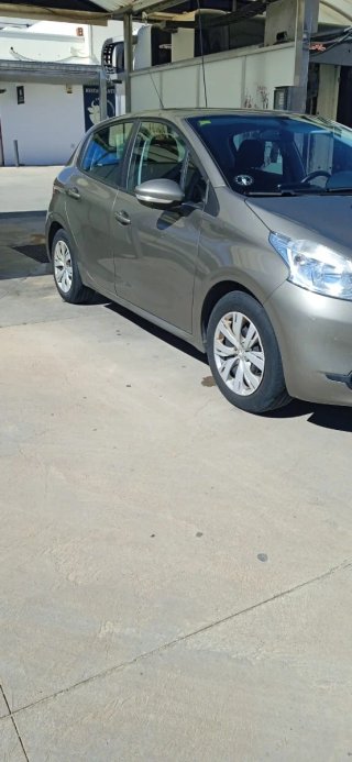 Peugeot 208 2012