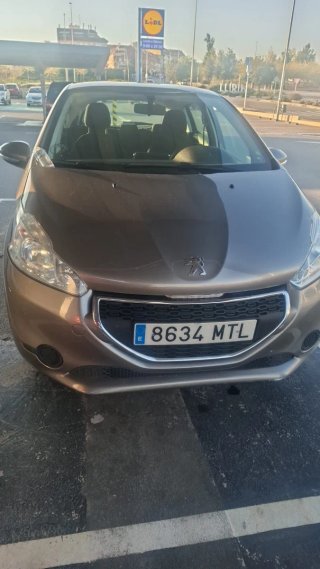Peugeot 208 2012