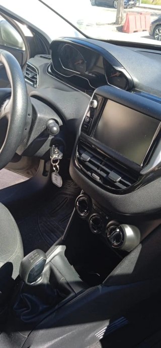 Peugeot 208 2012
