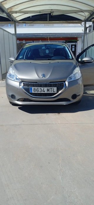 Peugeot 208 2012