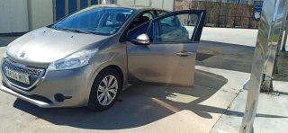 Peugeot 208 2012