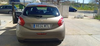 Peugeot 208 2012