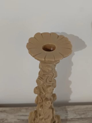 Pedestal oriental beige