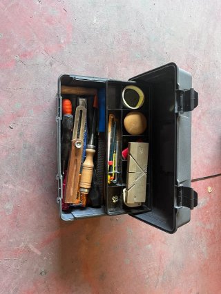 Caja de herramientas negra se vemde completa