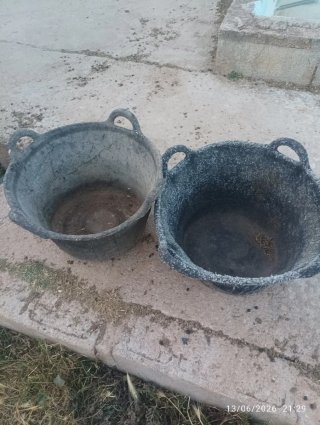 2 Cubos de obra resistentes