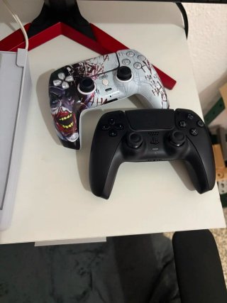 Consola Sony PS5 Blanca y Negra
