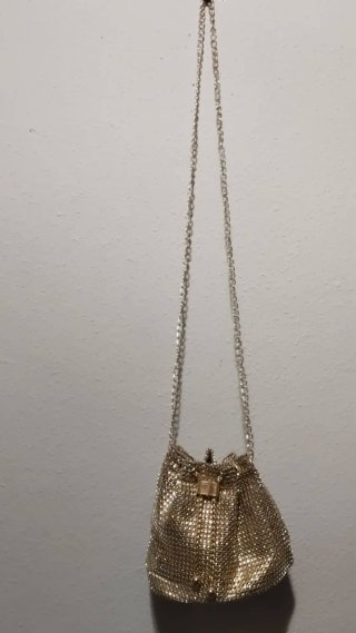 Bolso de fiesta dorado con cordón