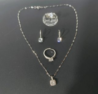 Conjunto de Joyas Plateadas con Circonitas