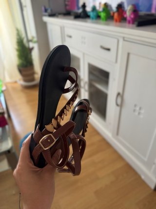 Sandalias Marrones y Doradas