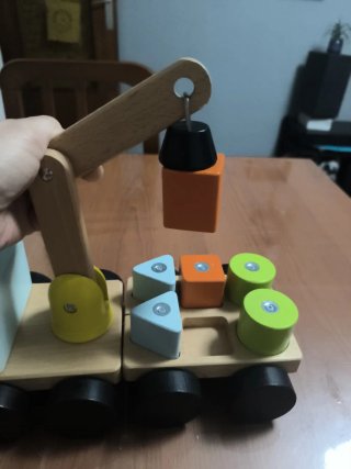 Grúa de madera IKEA