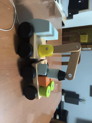 Grúa de madera IKEA